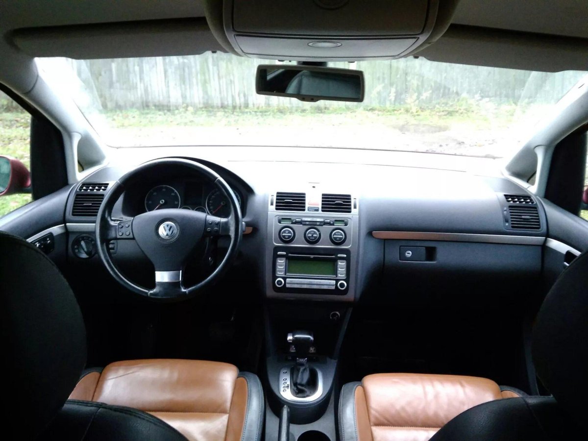 Volkswagen Touran 2008 салон