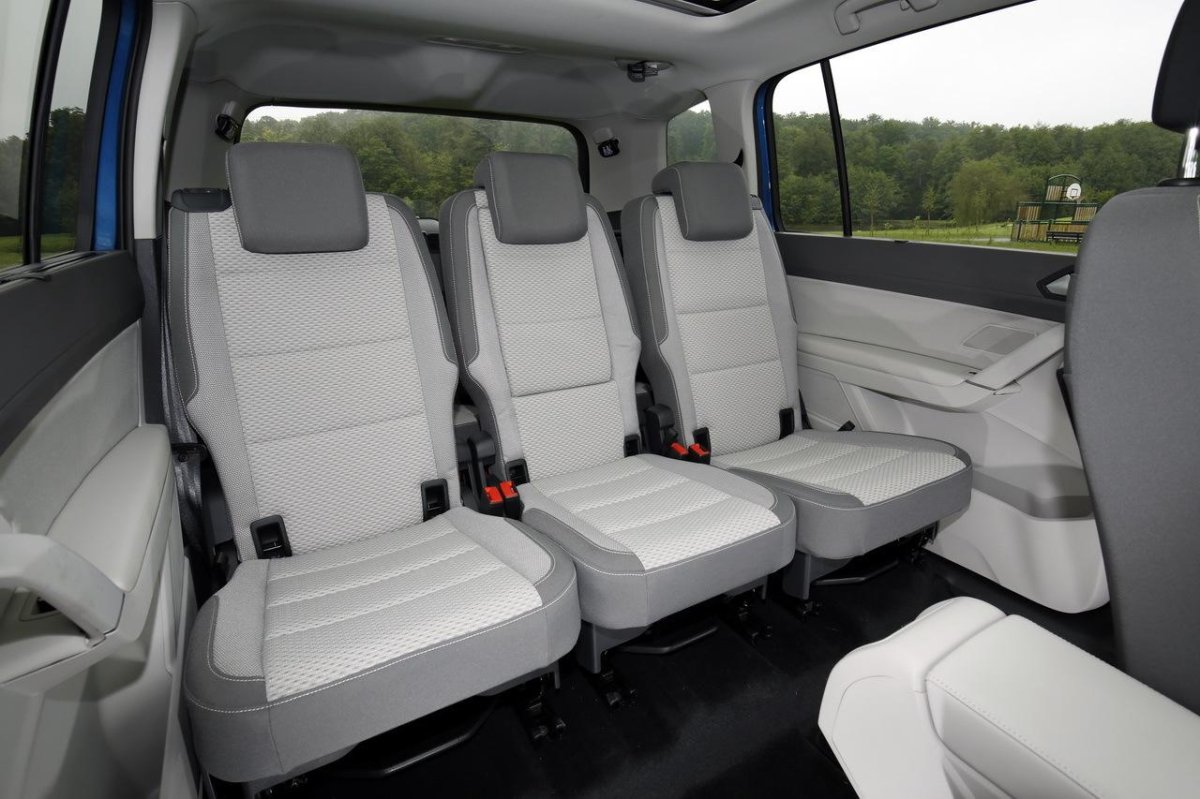 Volkswagen Touran 2021 салон