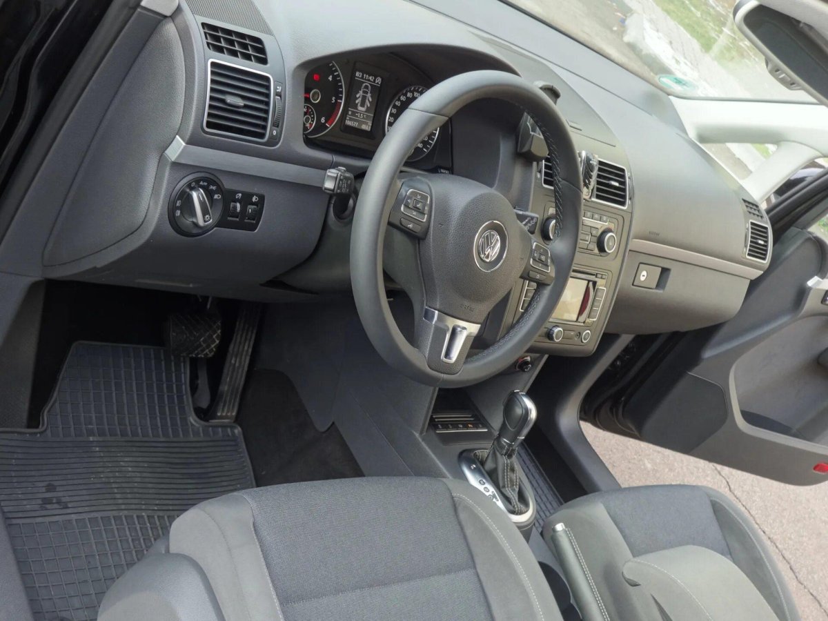 VW Touran 2012 салон