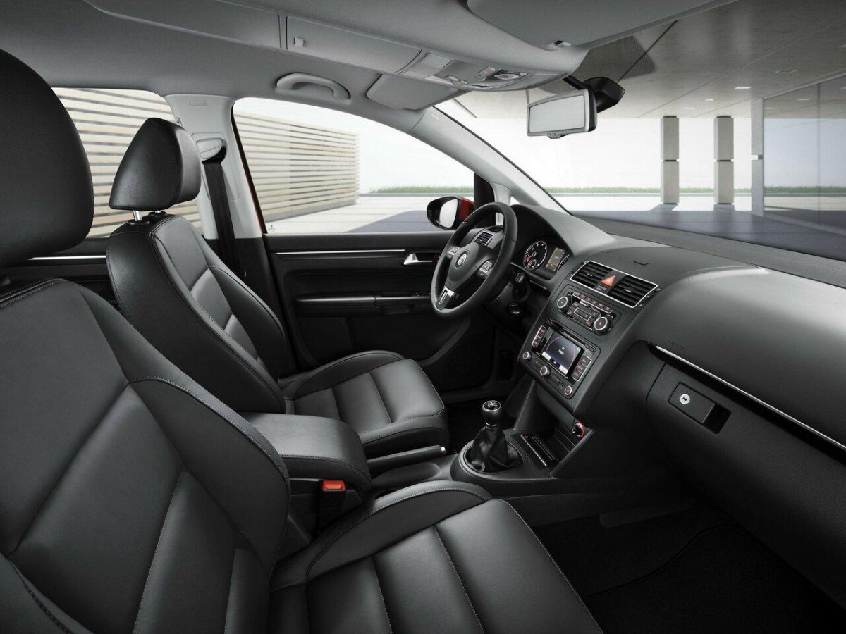 Volkswagen Туран 2010 салон