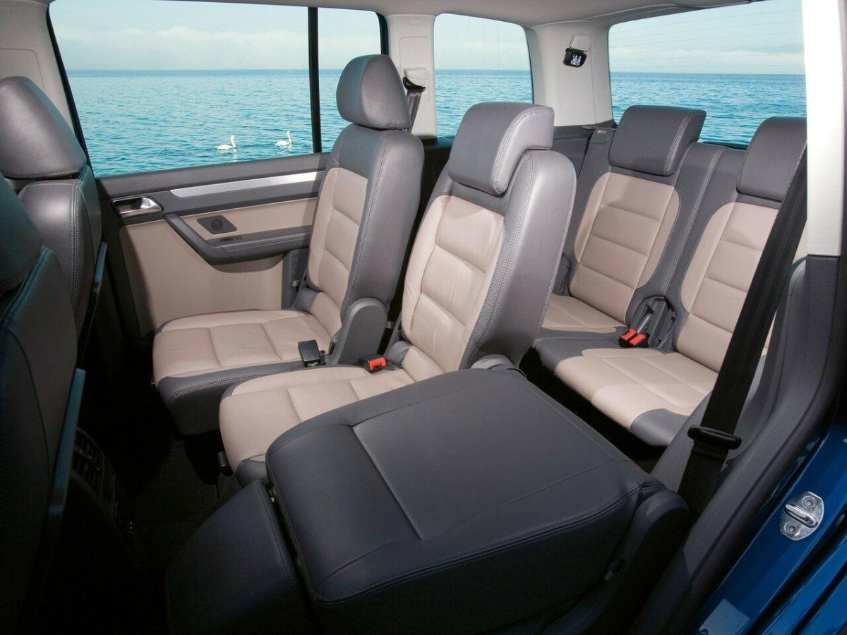 Volkswagen Touran 7 местный