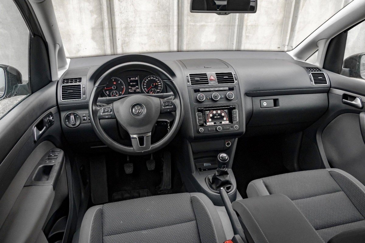 Фольксваген Туран 2004 салон