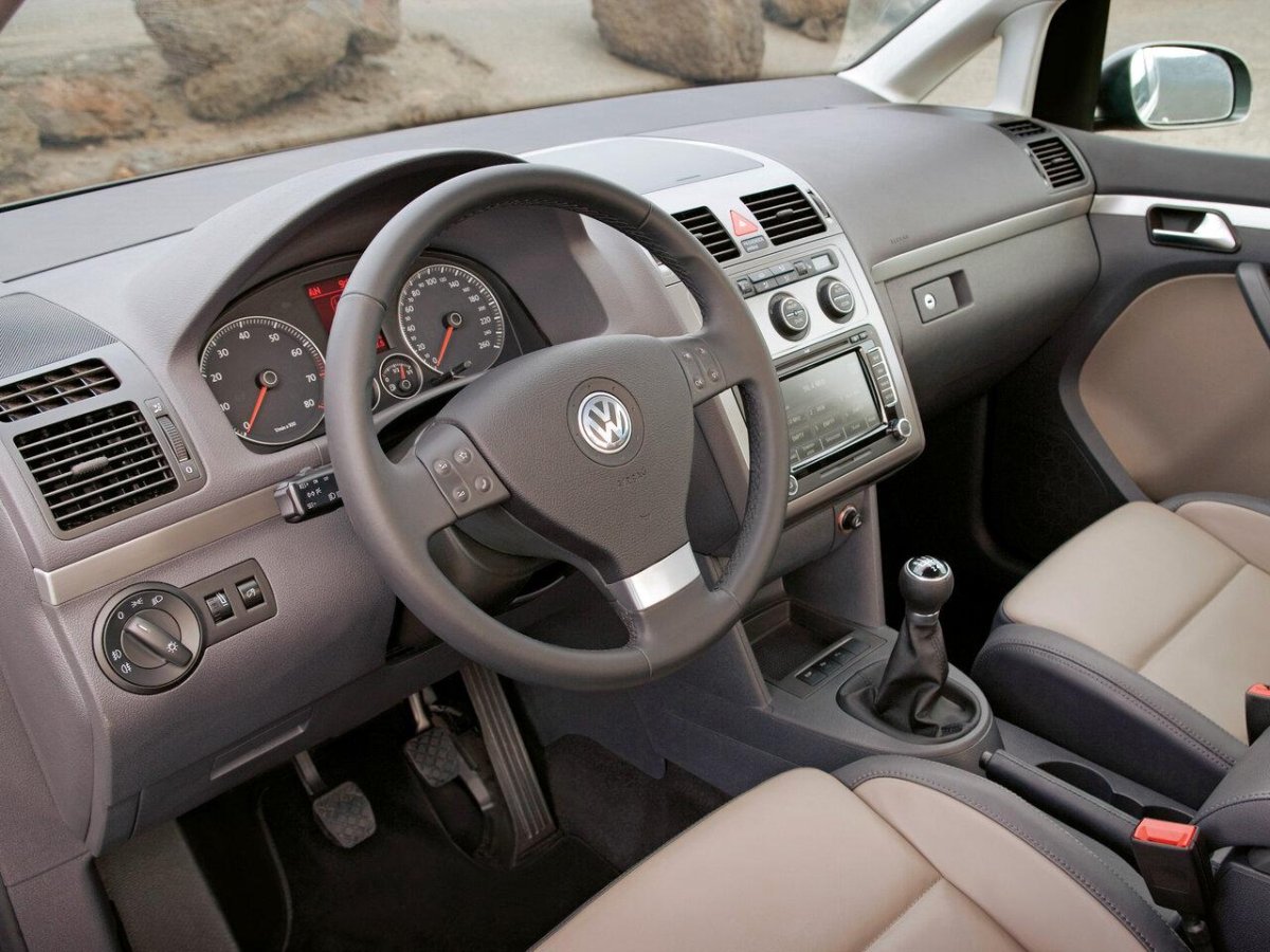 Volkswagen Touran 2007 салон