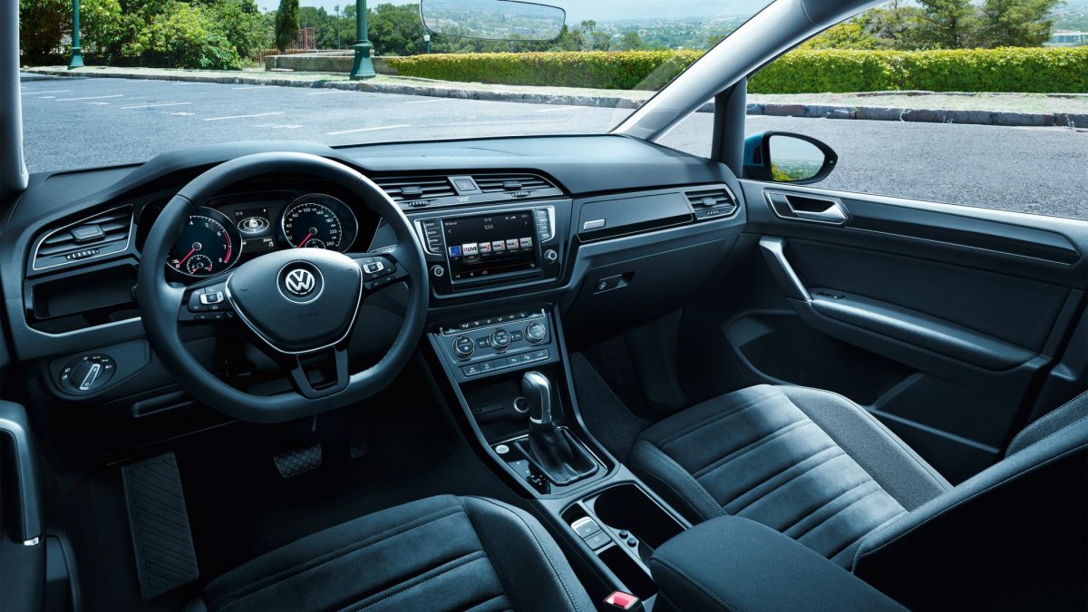Volkswagen Туран 2021 салон