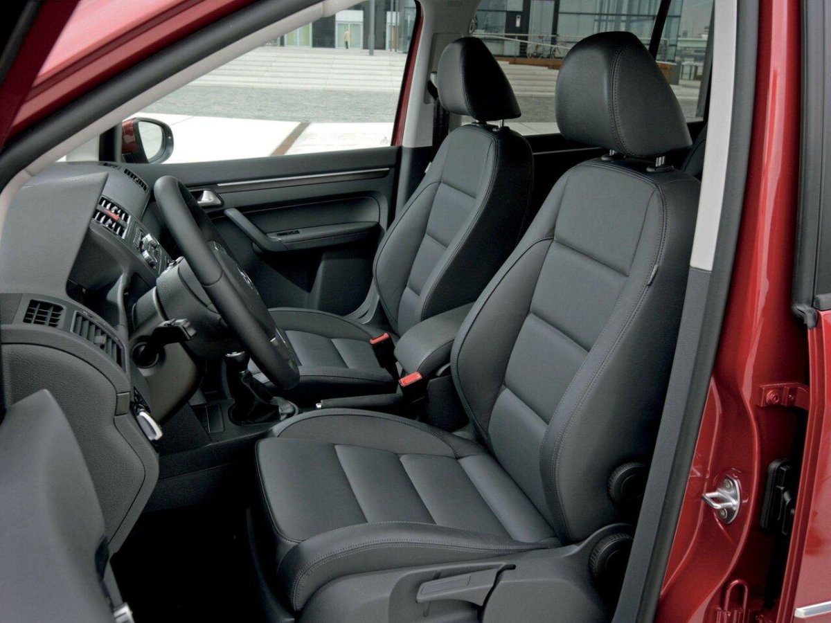 Фольксваген Туран 2010 салон