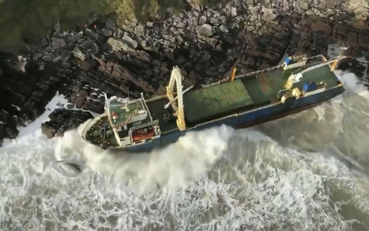 Корабль выброшенный на берег