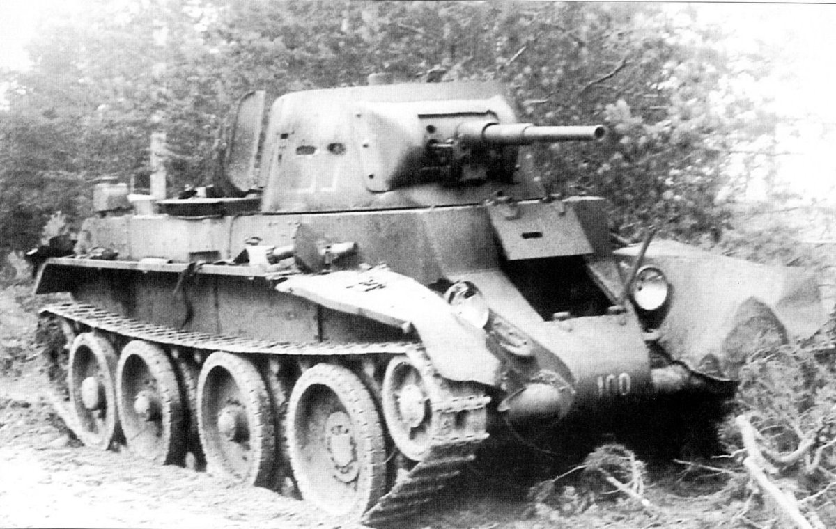Трофейный БТ 7
