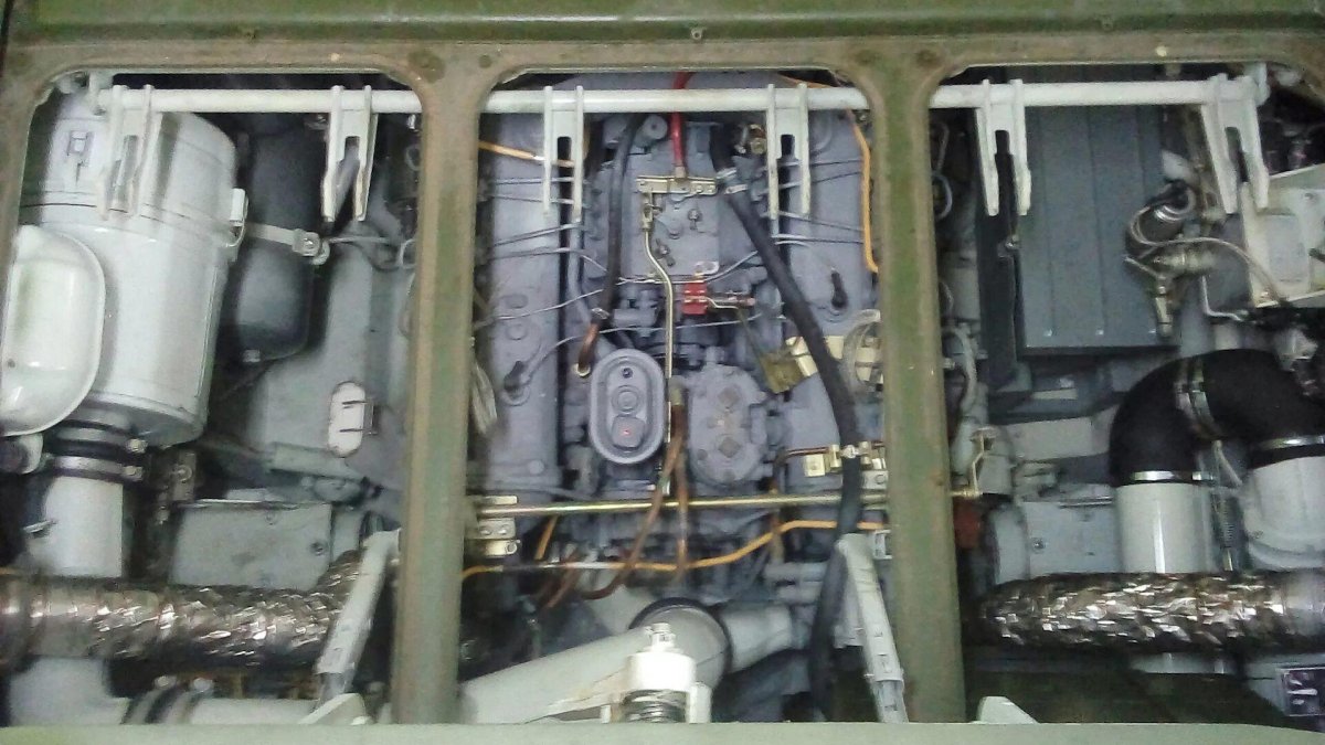 Моторный отсек БТР 80