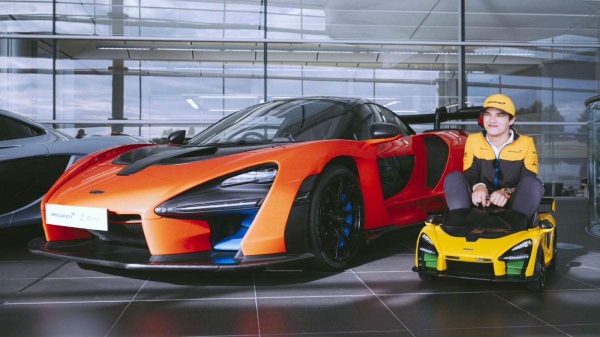 Машина MCLAREN Senna