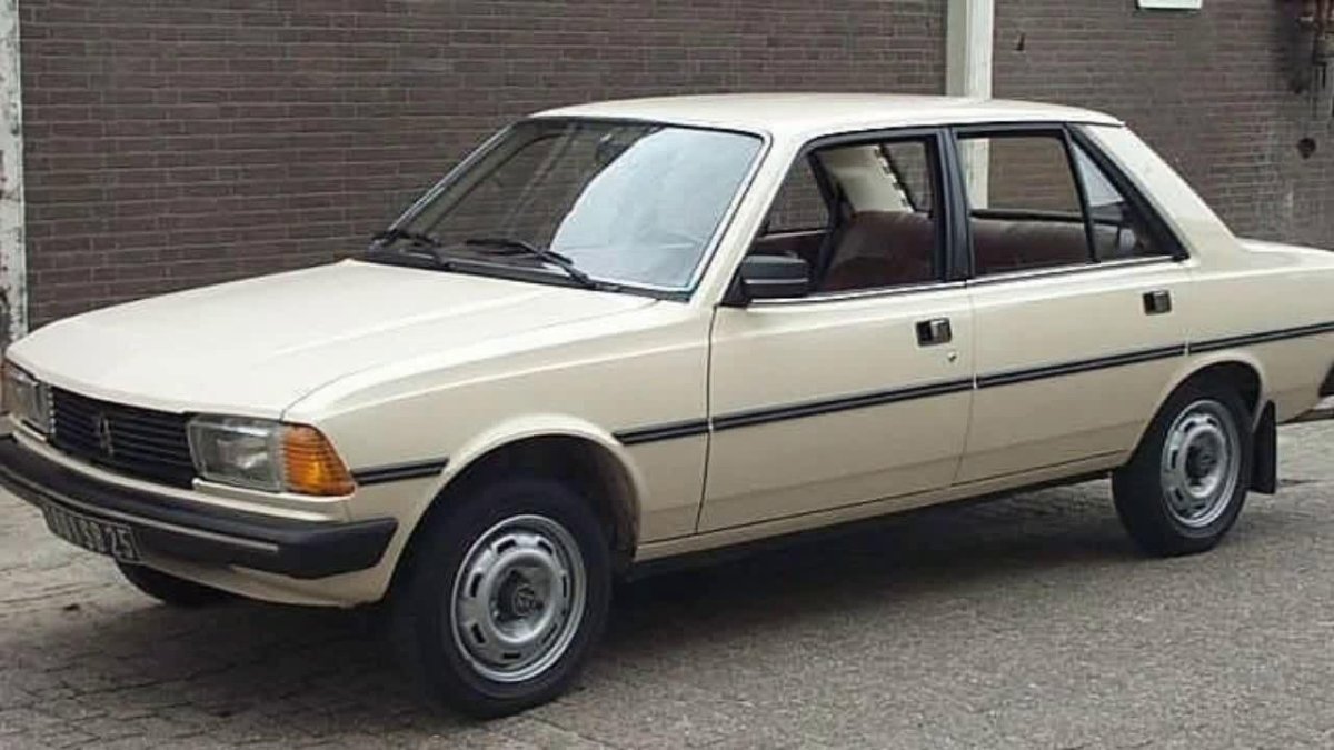 Peugeot 305