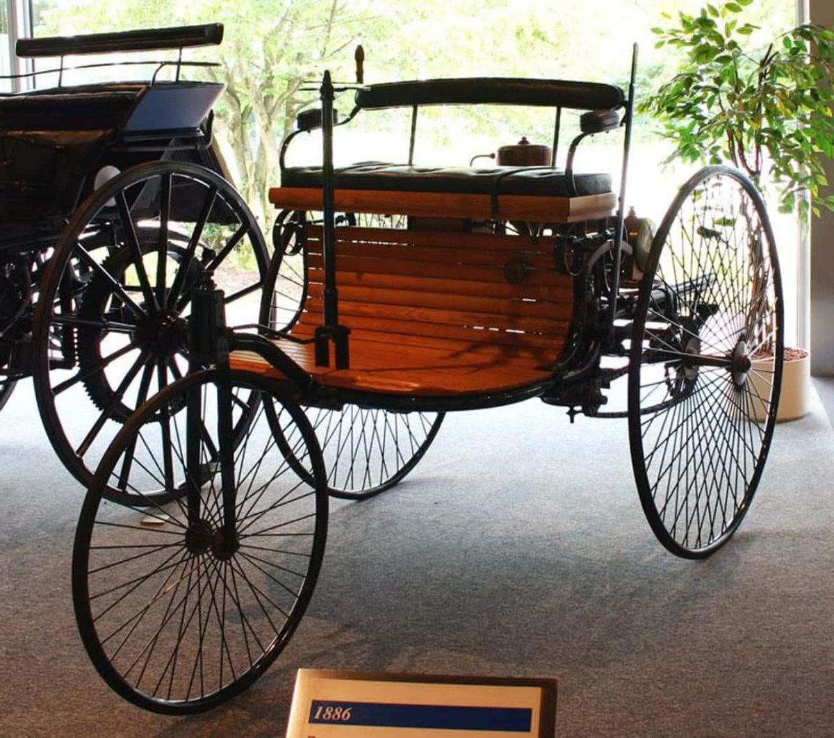 Первый автомобиль 1885 Карл Бенц