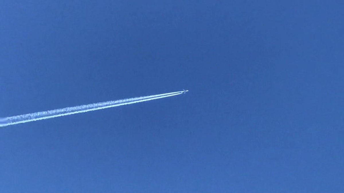 Инверсионный след Боинг 747