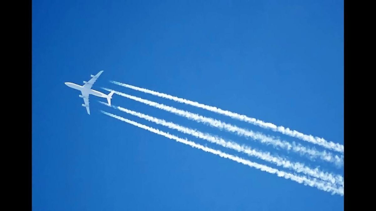 Инверсионный след Airbus a340