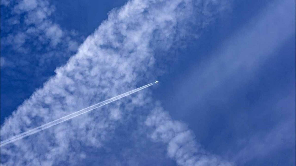 Полоса от самолета