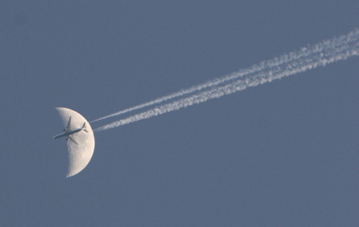 Инверсионный след самолета