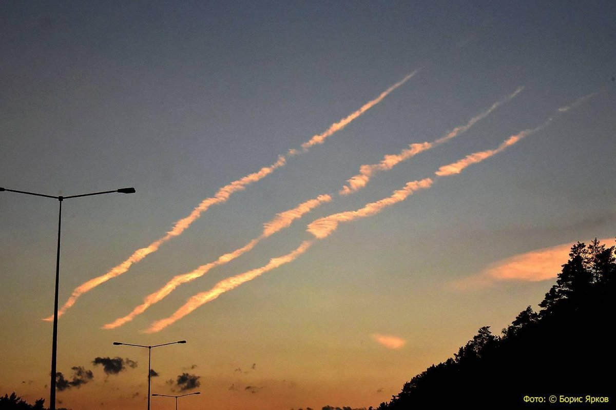 След от самолета