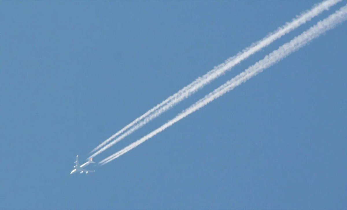 Инверсионный след Airbus a340