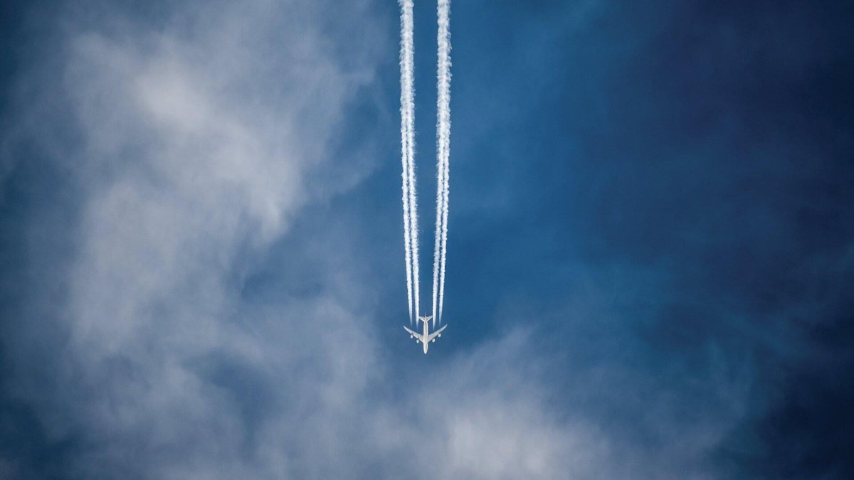 След от самолета