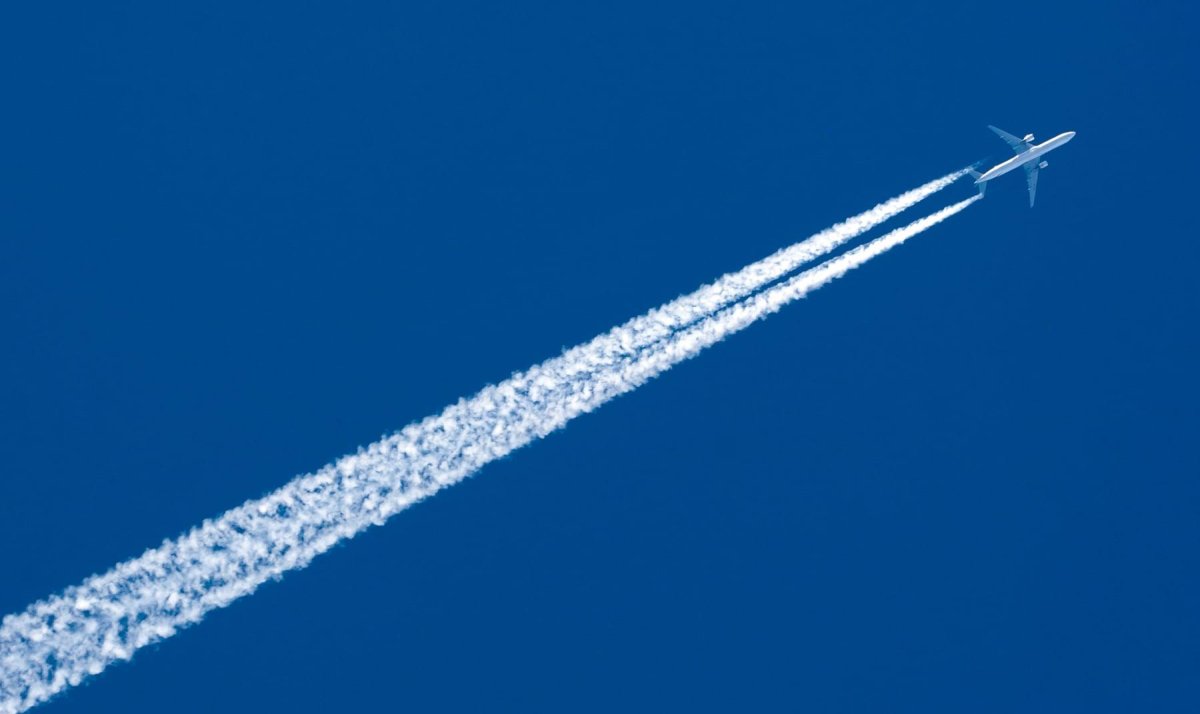Contrail spotting