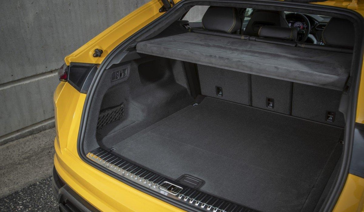 Lamborghini Urus багажник