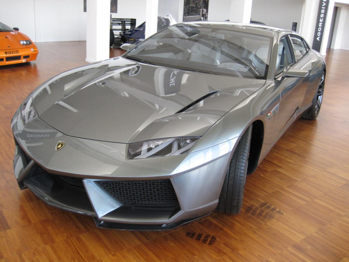 Ламборгини Эсток