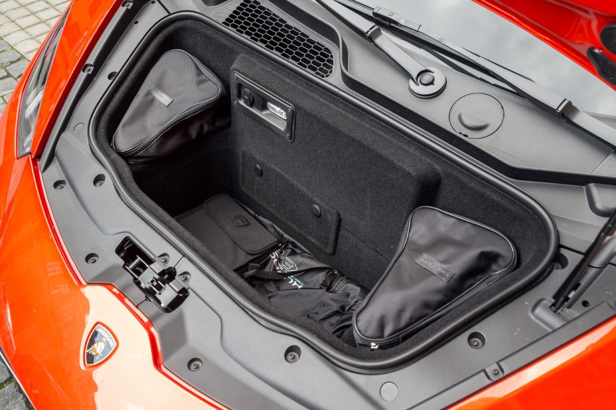 Как открыть с ключа багажник у Ламборгини