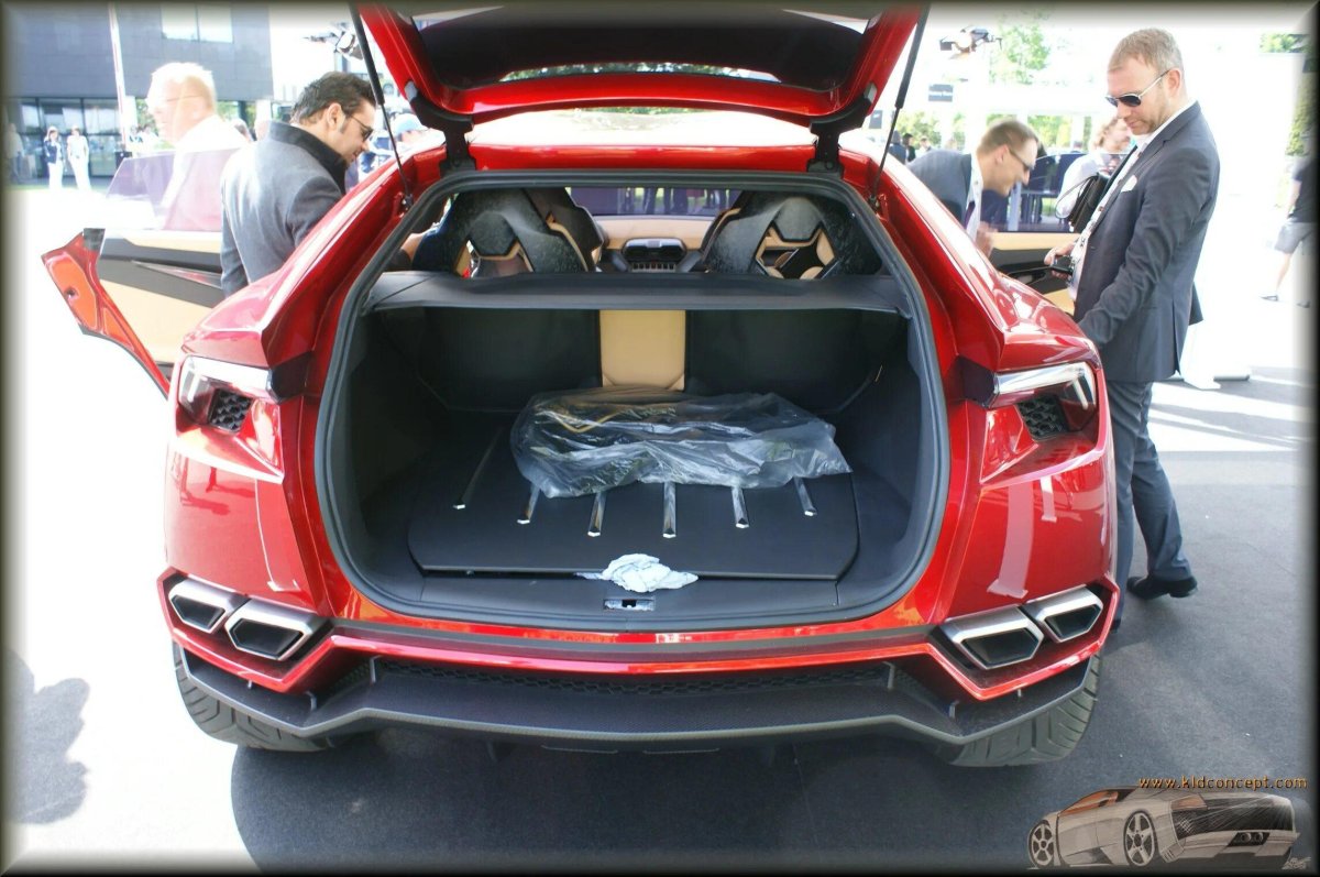 Lamborghini Urus багажник