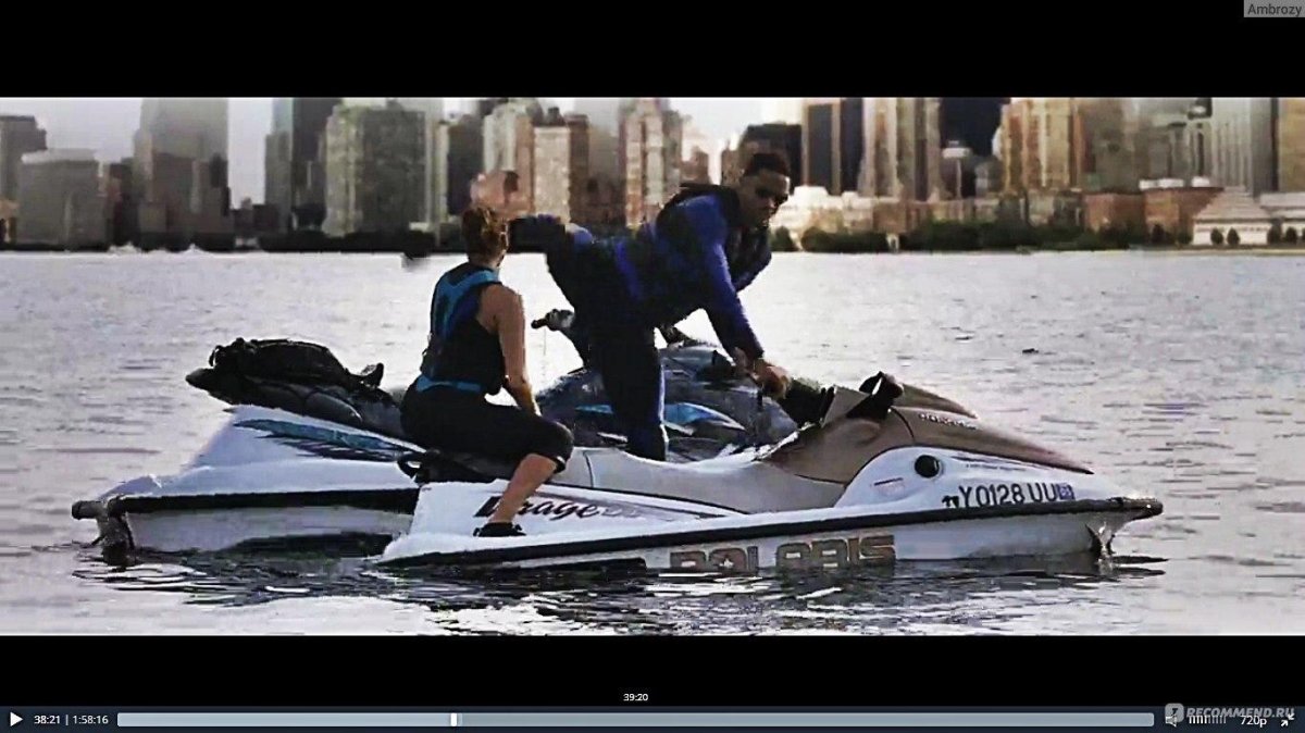 Парень на водном мотоцикле