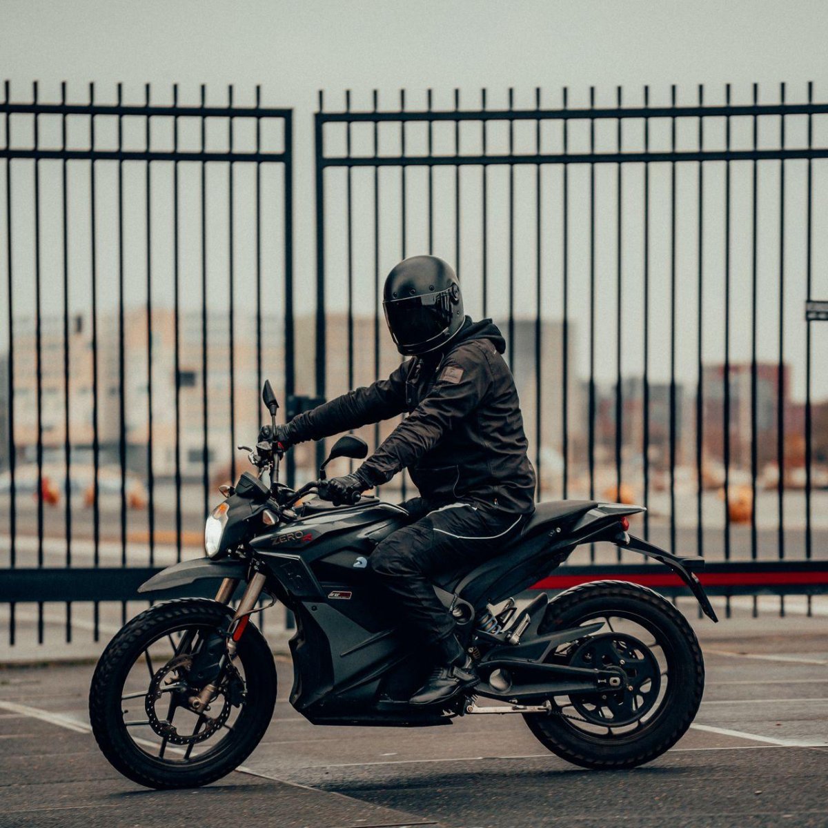 Мотоцикл сбоку