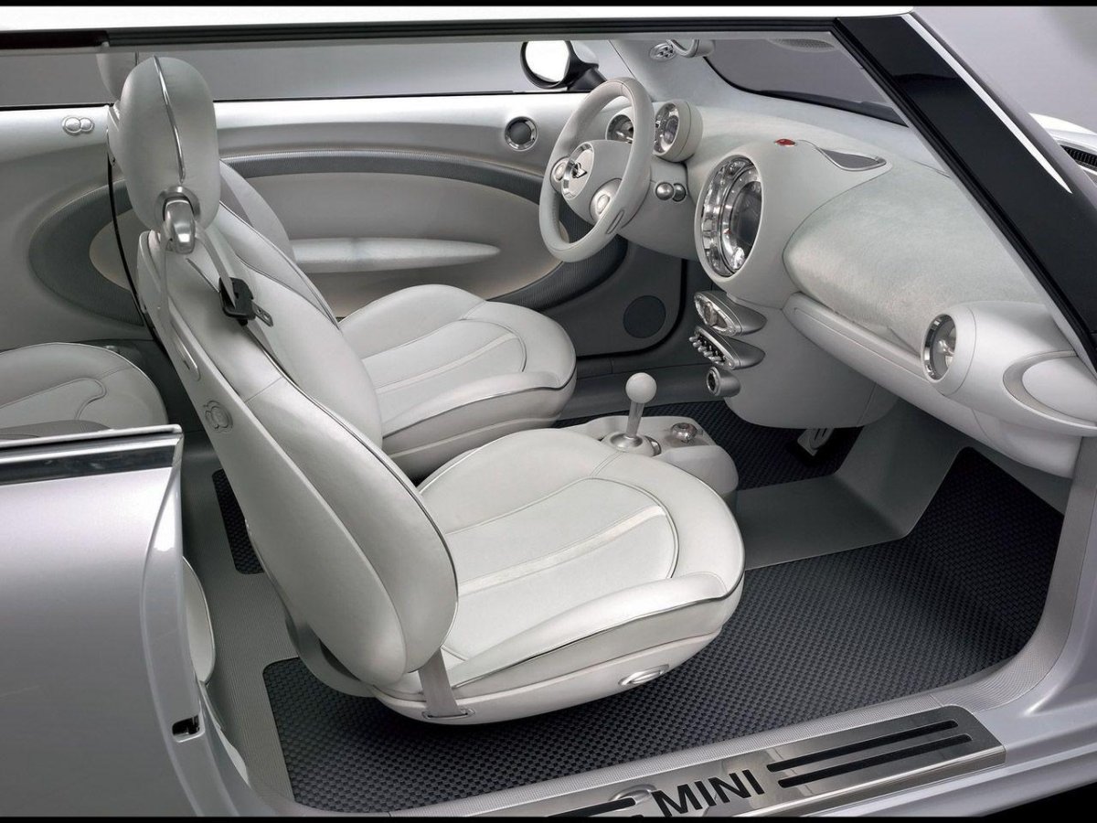 Серый салон автомобиля