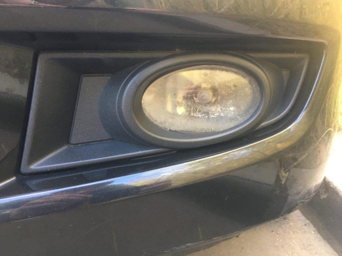 Замена противотуманок Мазда 3