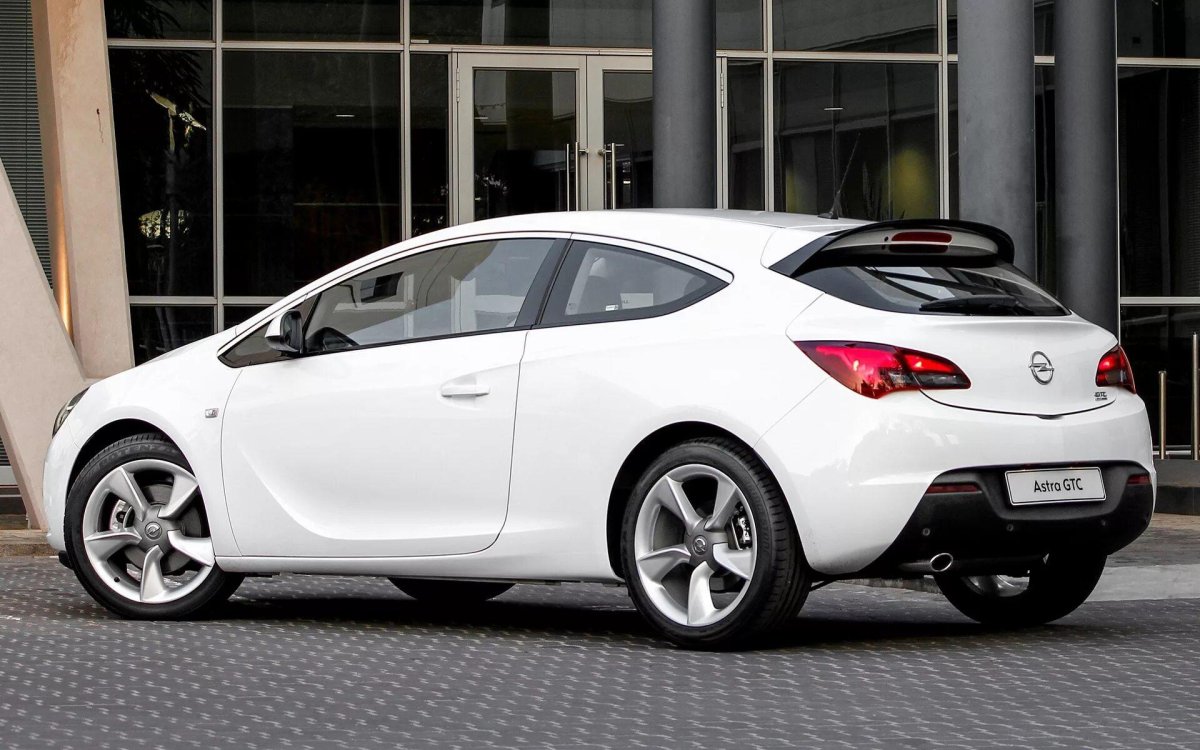Opel Astra GTC 2013