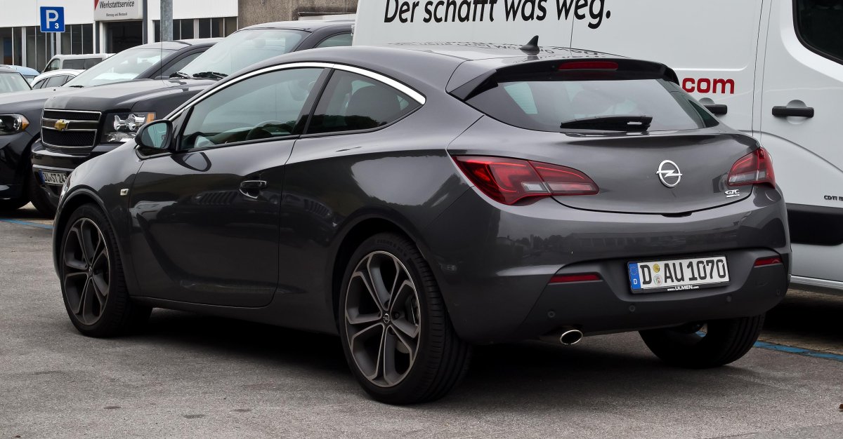 Opel Astra GTC 2014 серый