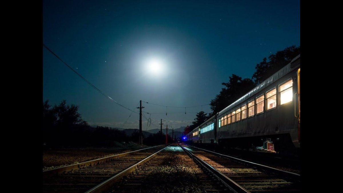 Поезд ночью