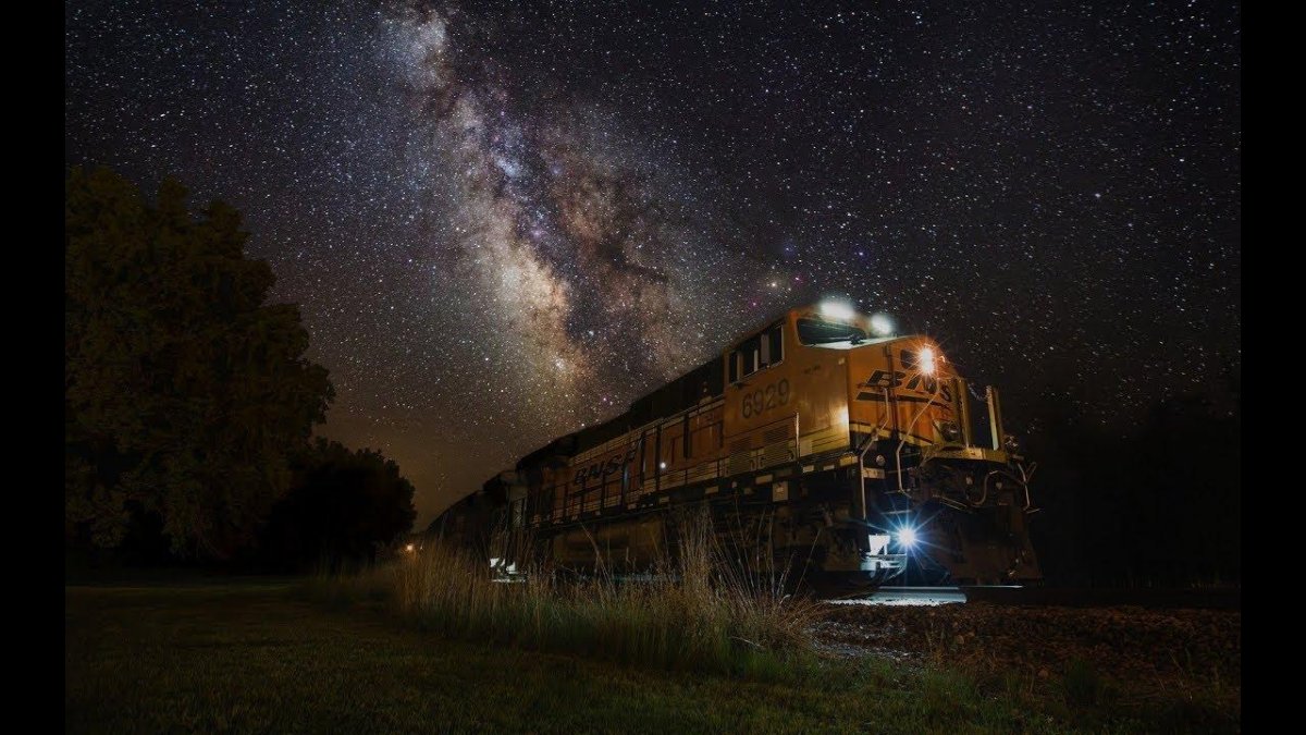 Поезд ночью
