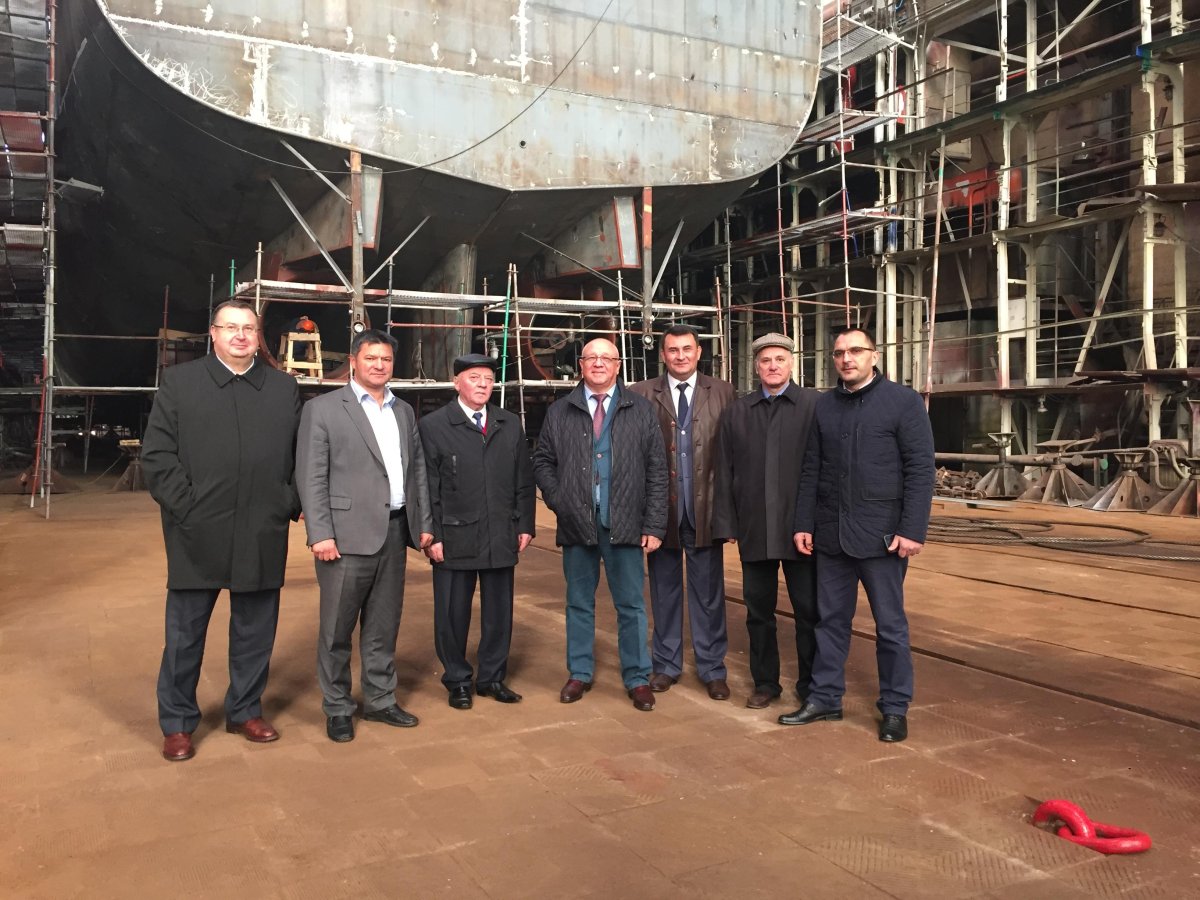 Генеральный директор красное Сормово