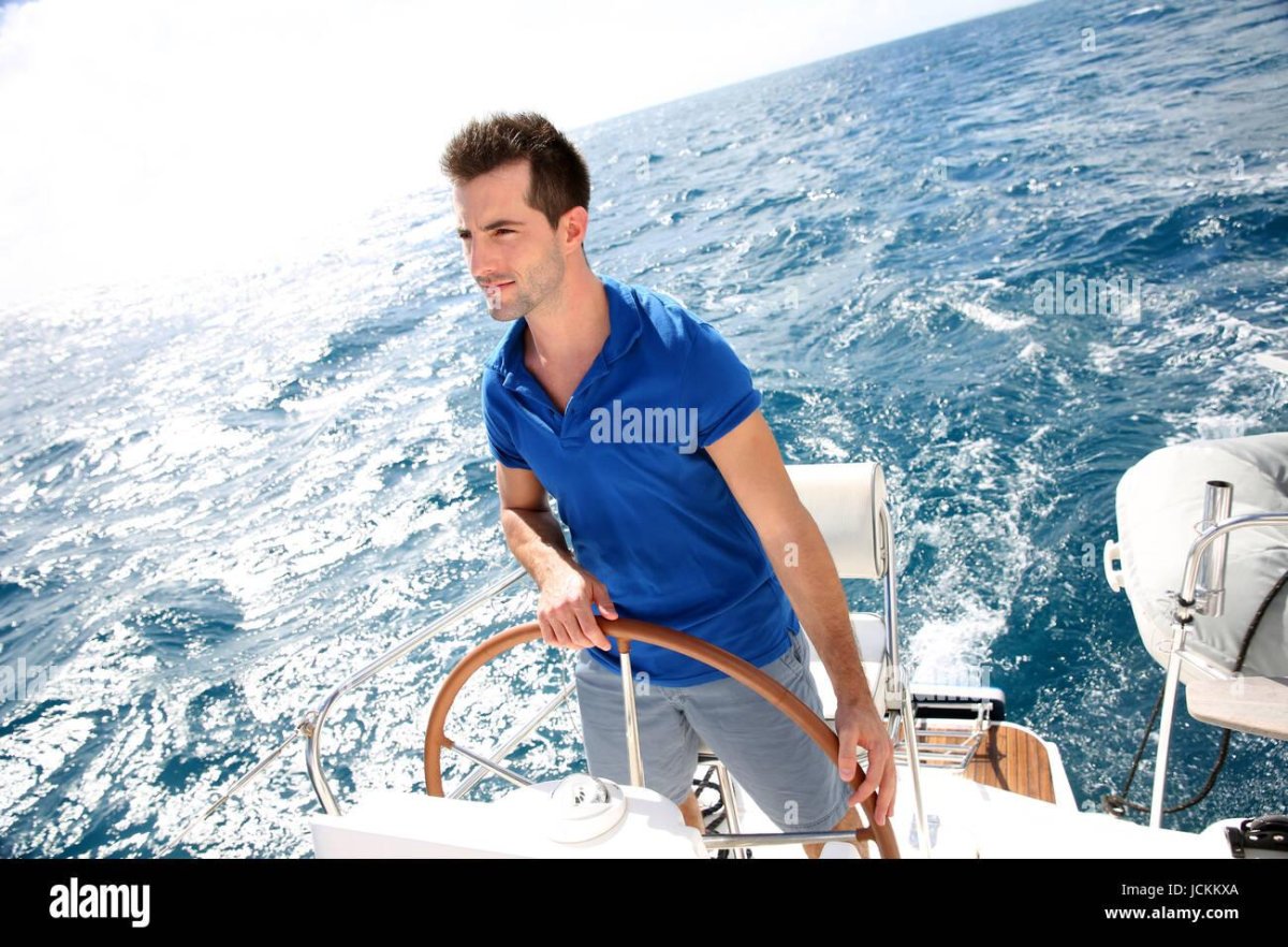 Люди на яхте