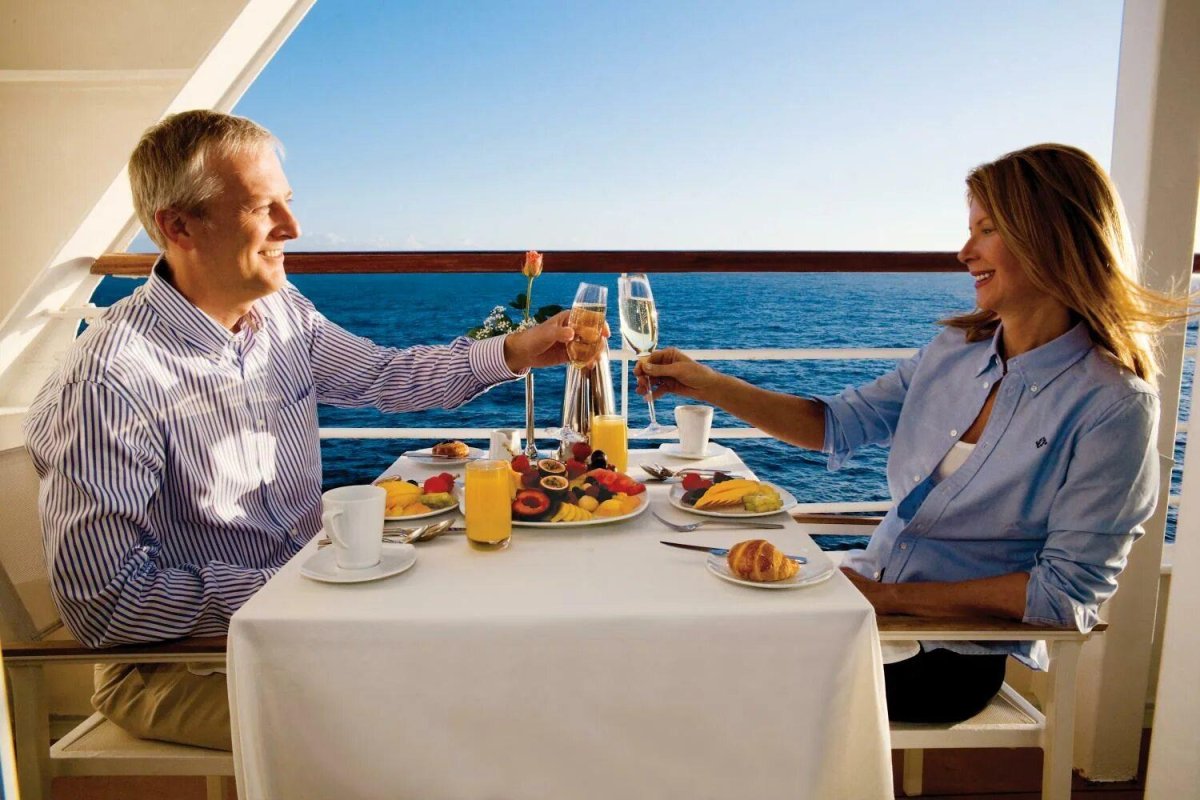 Люди на лайнере