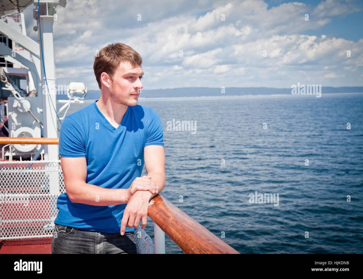 Парень на палубе