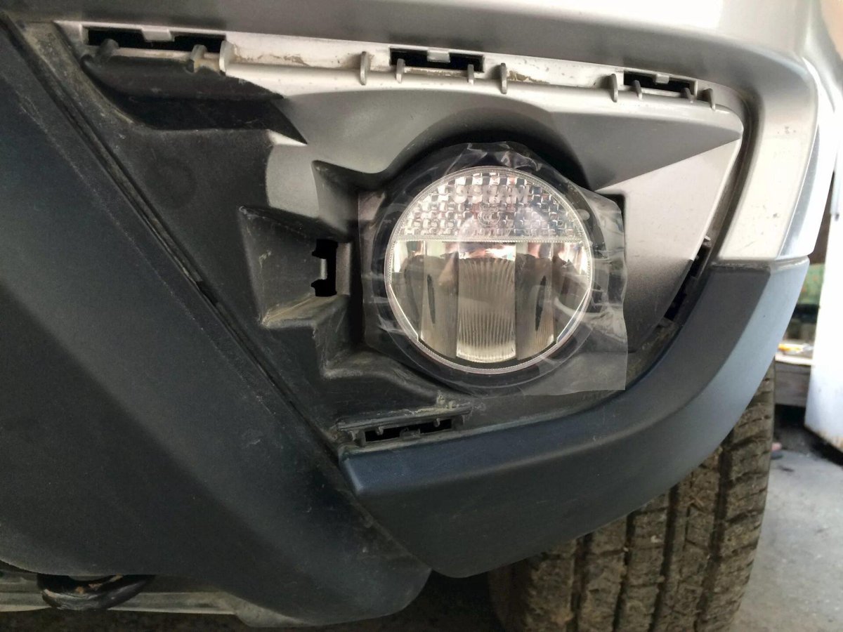 Renault Duster 2013 лампа противотуманную фару