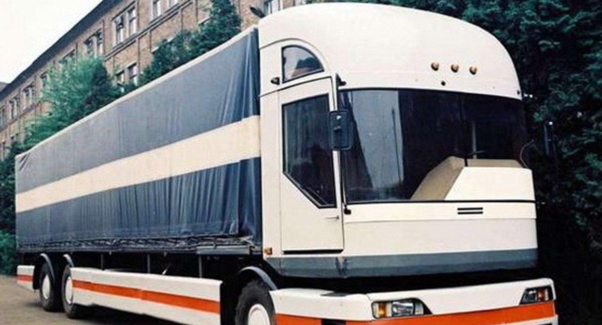 Грузовик МАЗ 2000