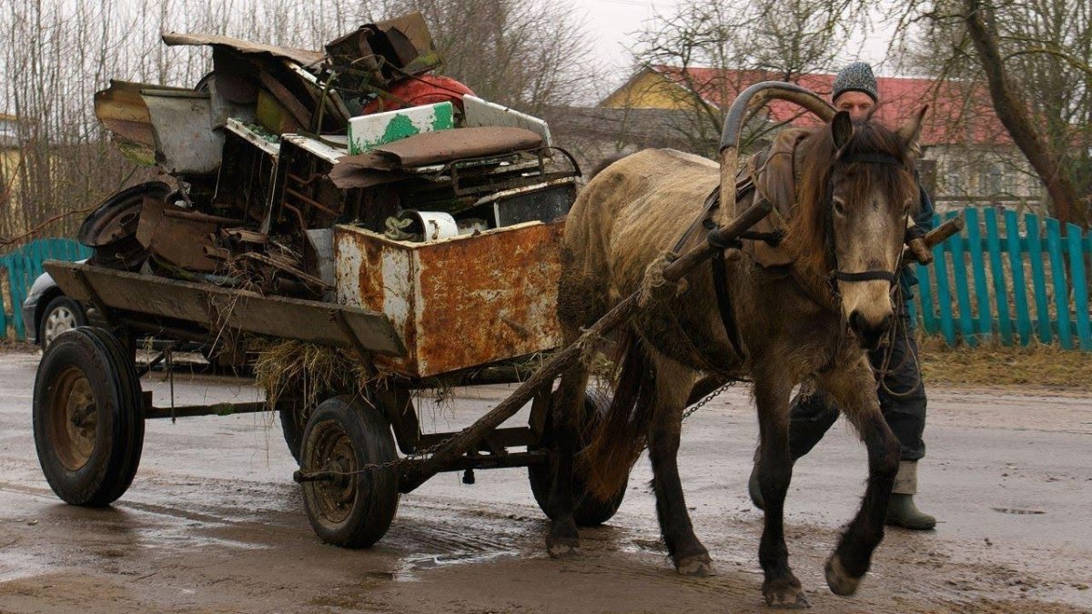 Тележка с металлоломом