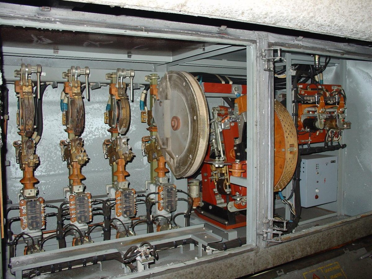 Реверсивно тормозной переключатель 1п-004у2