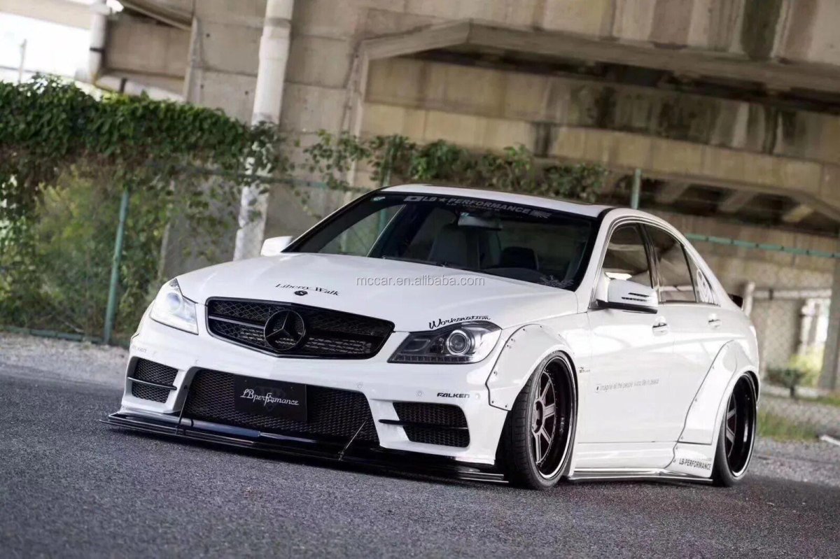Мерседес-Бенц c63 AMG
