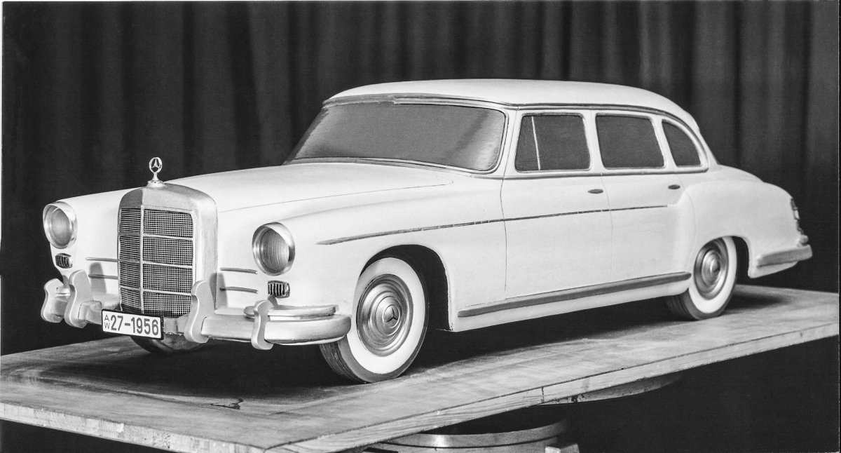 Mercedes-Benz 600 w100