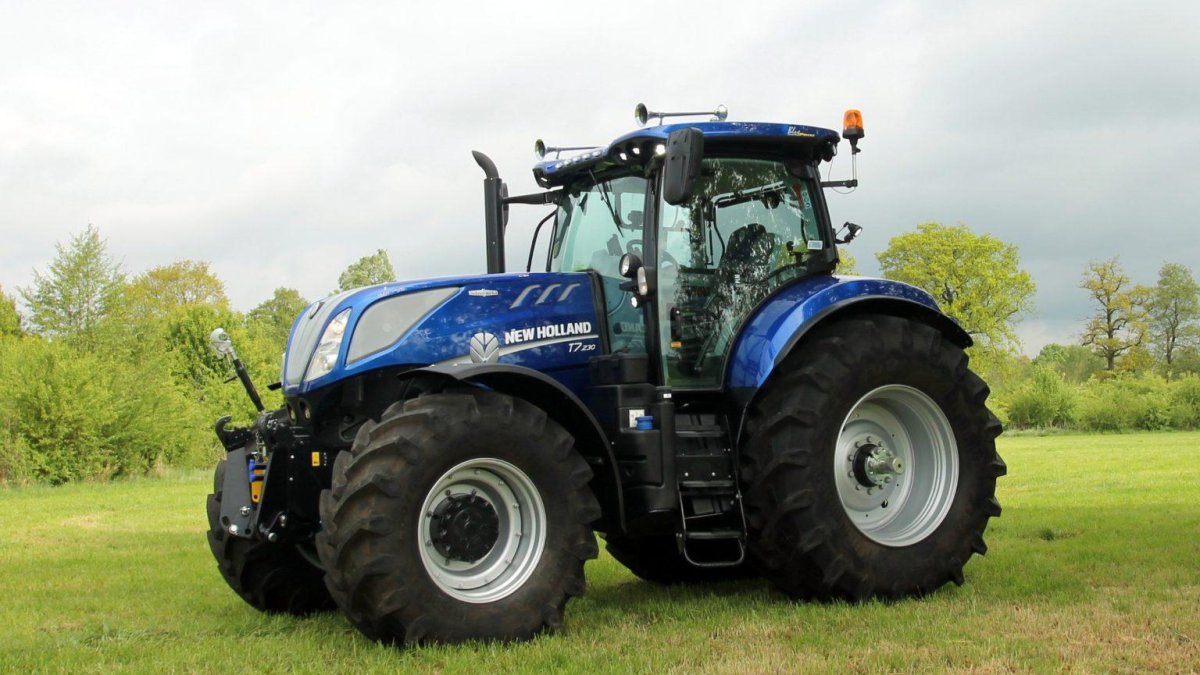 Трактор New Holland t7