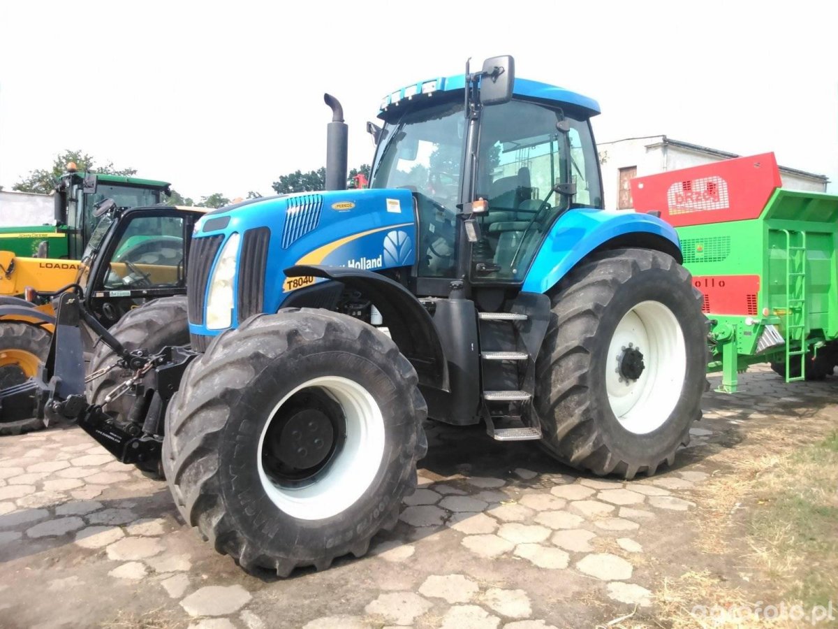 Трактор New Holland t8040