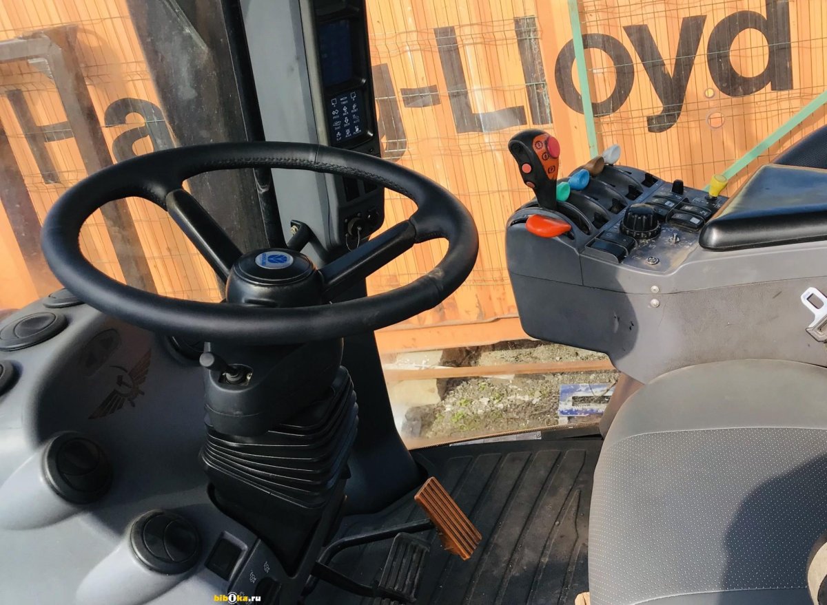 Нью Холланд трактор 8040