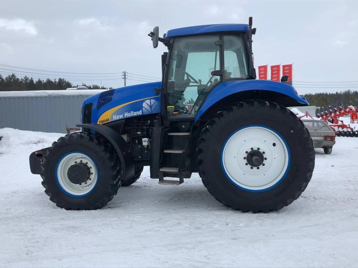 Нью Холланд трактор 8040