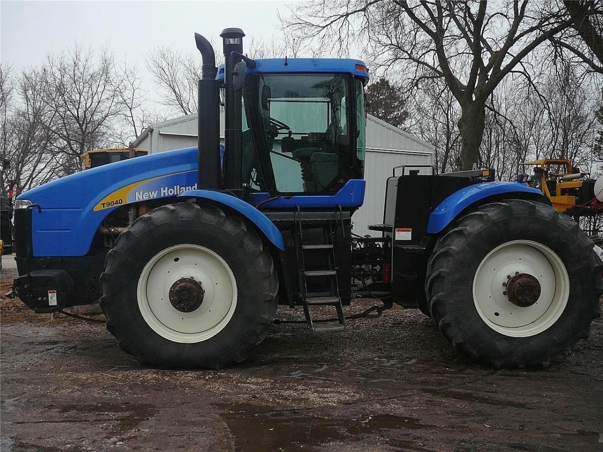 Трактор New Holland t9040
